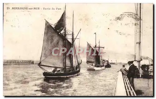 Cartes postales Boulogne Sur Mer Sortie Du Port Bateaux