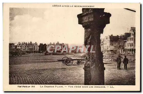 Ansichtskarte AK Arras Apres Le Bombardement La Grande Place Vue Prise Sous Les Arcades Militaria