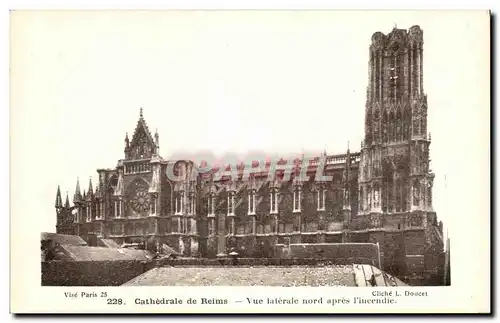Cartes postales Cathedrale de Reims Vue Laterale nord apres I'Incendie Militaria