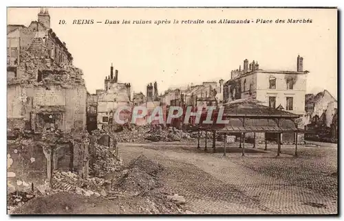 Ansichtskarte AK Reims Dans les ruines apres la retraite des Allemands Place des marches Militaria