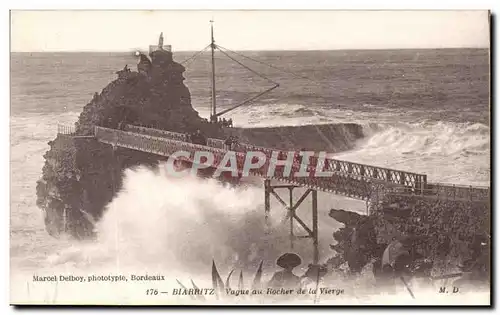 Ansichtskarte AK Biarritz Vague au Rocher de la Vierge