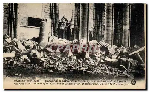 Ansichtskarte AK Guerre Interieur de la Cathedrale de Soissons apres le bombardement du 5 fevrier Militaria