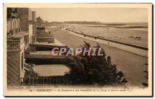 Cartes postales Pornichet Le Boulevard Des Oceanides Et La Plage A Maree Basse