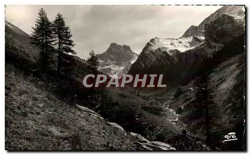 Cartes postales Les Alpes La Vallee Du Haut Guil Le mont Viso La Grande Aiguillette Rocher Moulon