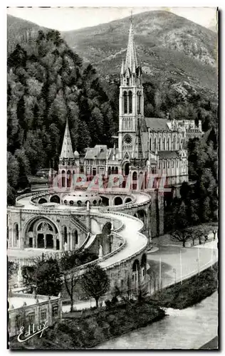 Cartes postales Lourdes La Basilique Vue de Cote