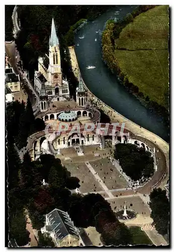 Cartes postales Lourdes Vue Aerienne Sur La Basilique et le Gave