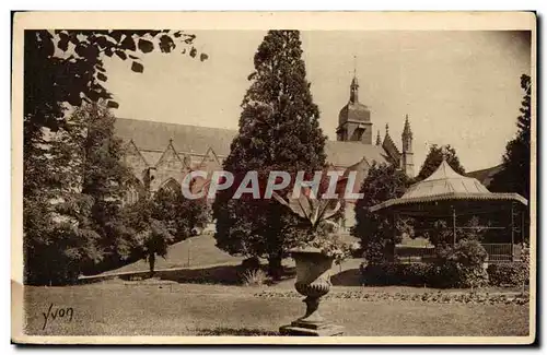 Ansichtskarte AK Bretagne Fougeres Le Jardin Public Vue Splendide Sur le Chateau et le Ville Basse