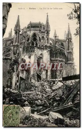 Cartes postales Reims La Nef de le Cathedrale Militaria