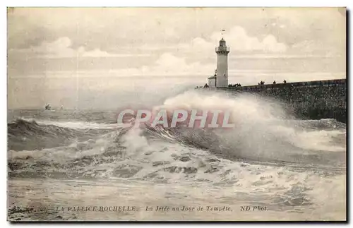 Cartes postales La Pallice Rochelle La Jetee Un Jour De Tempete Phare