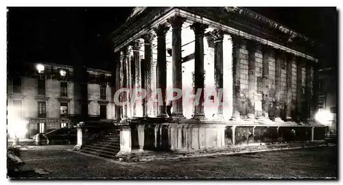 Cartes postales moderne Nimes La Maison Carree Illuminee