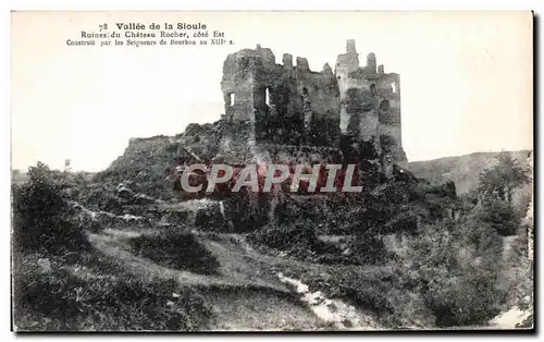 Cartes postales Vallee de la Sioule Ruines du Chateau Rocher cote Est construit par les Seigneurs de Bourbon