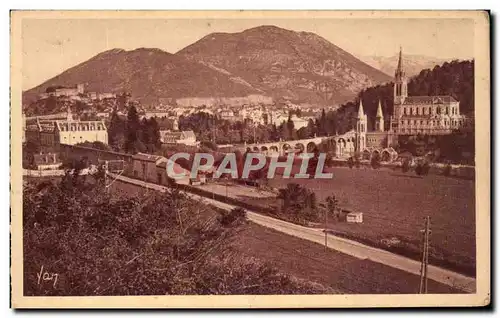 Cartes postales Lourdes La Basilique Et Le Pic Du Jer