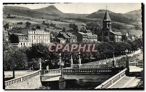 Cartes postales La Bourboule L&#39Eglise et les Quais de la Dordogne