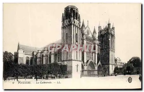 Cartes postales Poitiers La Cathedrale