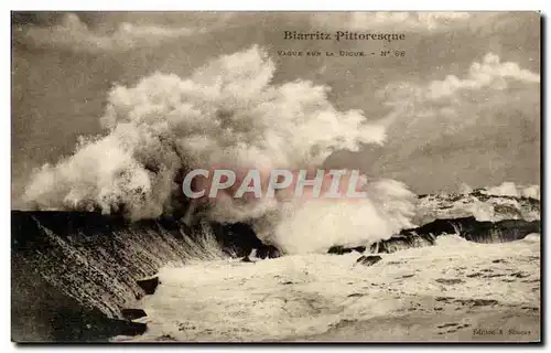 Cartes postales Biarritz Pittoresque Vague sur la digue