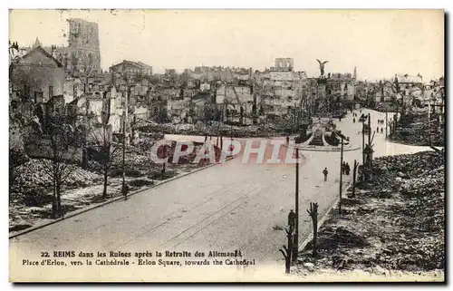 Ansichtskarte AK Reims dans les Ruines apres la Retraite des allemands Militaria