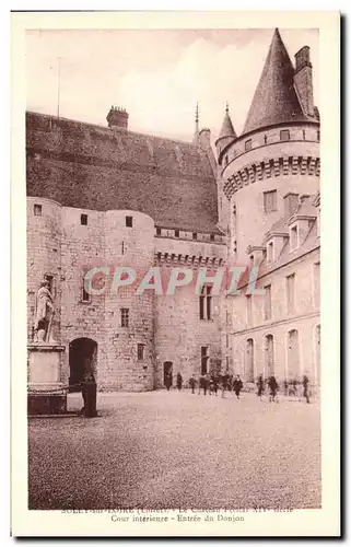 Cartes postales Sully sur Loire Le Chateau Feodal Cour interieur Entree du Donjon