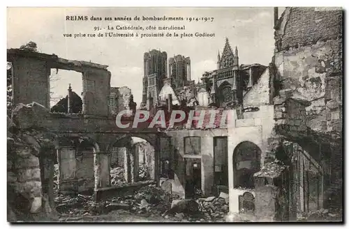 Cartes postales Reims dans ses annees de bombardements La Cathedrale Cote Meridional vue prise rue de l&#39unive