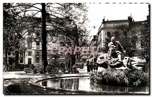 Ansichtskarte AK Toulouse Le Ville Rose Square Roosevelt Statue Goudouli