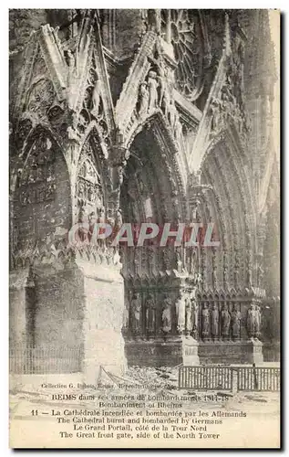 Ansichtskarte AK Reims Dans Ses Annees De Bombardement La cathedrale incendiee Militaria