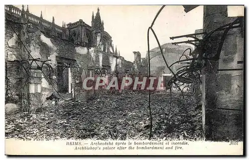 Ansichtskarte AK Reims Archeveche apres le bombardement et incendie Militaria
