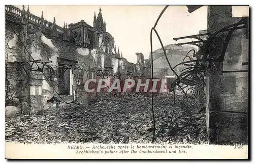 Cartes postales Reims Archeveche apres le bombardement et incendie Militaria