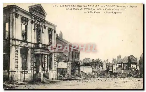 Ansichtskarte AK La Grande Guerre Albert de la Place de l&#39Hotel de Ville Militaria