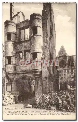 Cartes postales Reims En Ruines Rue Carnot Entree de la Cour du Chapitre Militaria