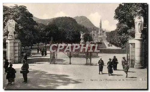 Cartes postales Lourdes Entree de l&#39Esplanade et le Basilique