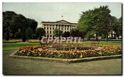 Cartes postales moderne Queen&#39s Hotel Cheltenham The Colourful Gardens In Front Of The Queen&#39s