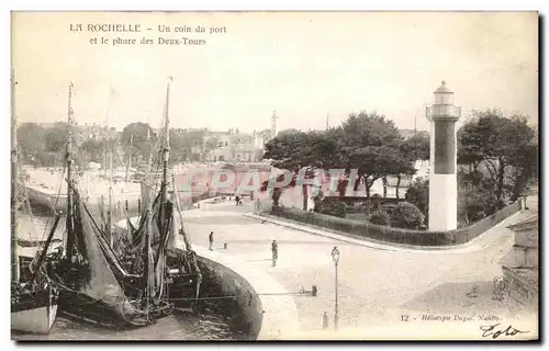 Ansichtskarte AK La Rochelle Un Coin du Port Et Le Phare des deux Tours Bateaux