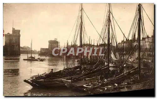 Ansichtskarte AK La Rochelle Sortie du Port Bateaux