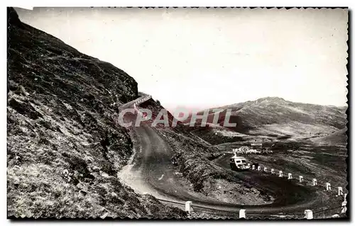 Cartes postales moderne L&#39Auvergne Au Puy Mary Le Grand Lournant sur la route de Murat