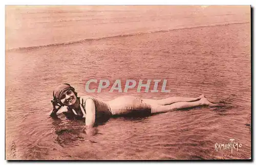 Cartes postales Sur la Plage de Chatelaillon Femme en maillot de bains