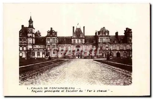 Ansichtskarte AK Palais De Fontainebleau Facade Principale Et Escalier Du fer a cheval