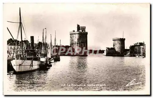 Cartes postales La Rochelle Sortie du port Bateau