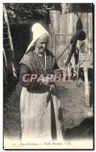 Ansichtskarte AK Types d&#39Auvergne Vieille Paysanne Folklore