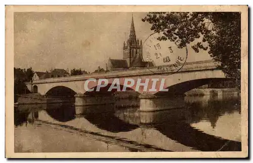 Cartes postales Mayenne La basilique et le pont d&#39Avesnieres
