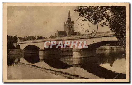 Cartes postales Mayenne La basilique et le pont d'Avesnieres