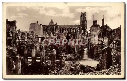 Cartes postales Reims en ruines La cathedrale Militaria