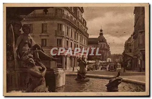 Cartes postales Troyes Fontaine Argence et rue de la Republique Banque Credit du Nord