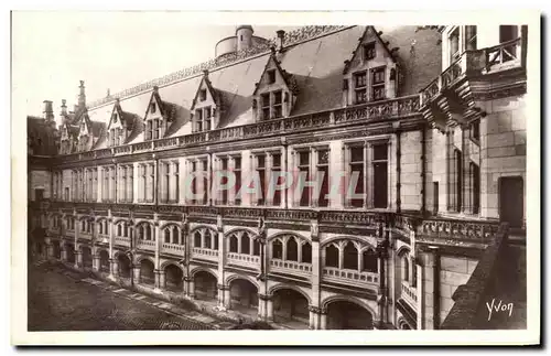 Cartes postales Chateau De Pierrefonds Colonnade de la Cour d&#39Honneur