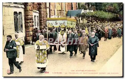 Ansichtskarte AK Lourdes La procession Du Saint Sacrement devant les piscines