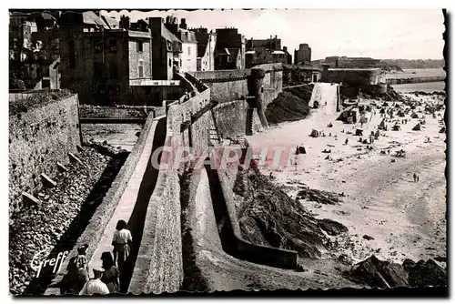 Cartes postales En Bretagne Saint Malo La Ville fortiflee les remparts au bord de la Plage