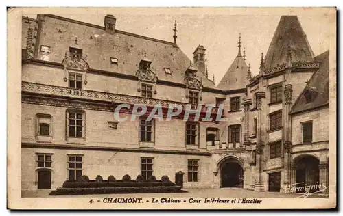 Cartes postales Chaumomt Le Chateau Cour Interieur Et l&#39Escalier