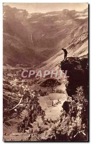 Ansichtskarte AK Gavarnie Vue d&#39Ensemble Au Fond Le Cirque Et La Grande cascade