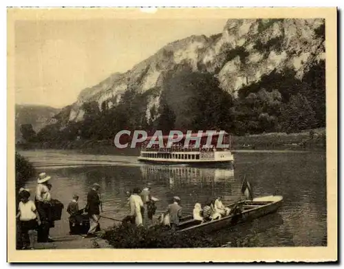 Cartes postales Waulsort Bateau Devant Les hotels