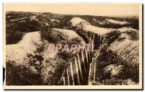 Ansichtskarte AK Verdun Boyau conduisant au Fort de Douaumont Militaria