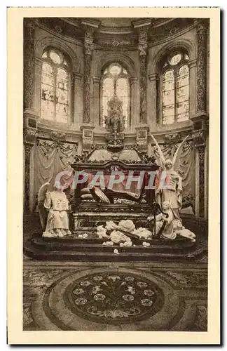 Cartes postales La Chapelle des Carmelites de Sainte Therese de l&#39Enfant Jesus Au fons dans un