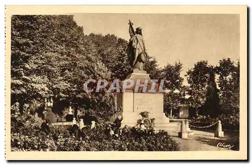 Cartes postales Le Cateau Monument aux Morts 1914 1918 Militaria